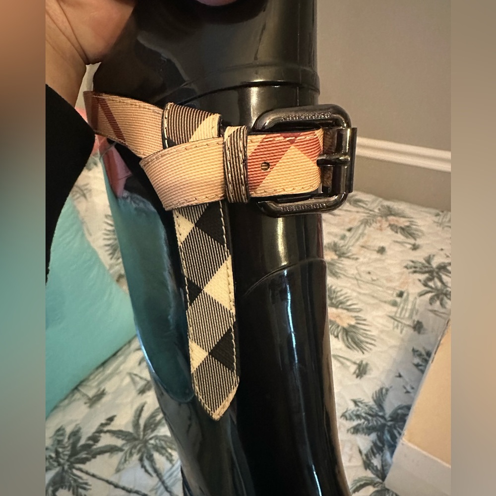 Burberry Kenyon Nova Rainboots - Picture 4 of 10